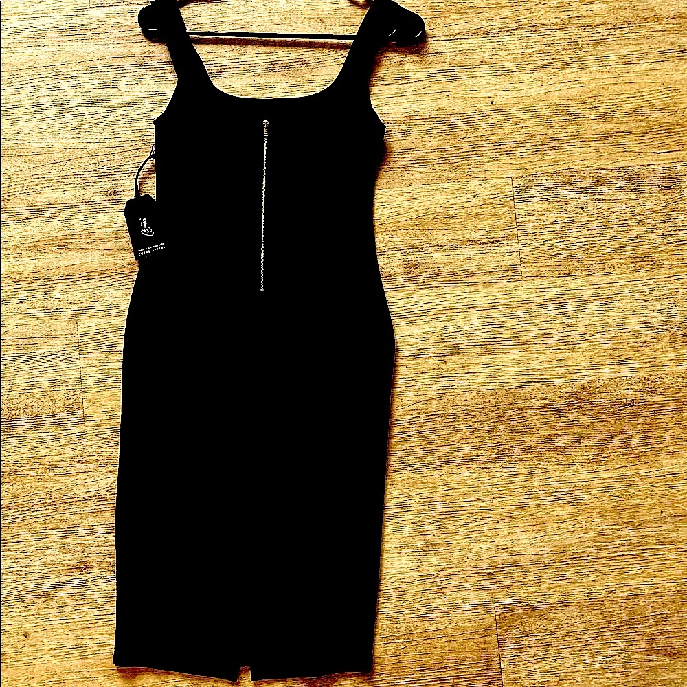 🌼$18 NWT Popular Basics Slimming Midi dress